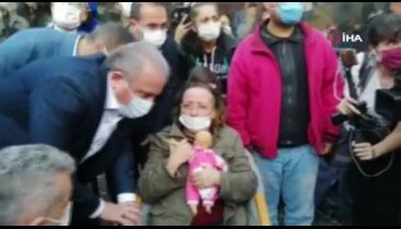 4 çocuğu enkaz altında! Oyuncaklarına sarılarak bekliyor