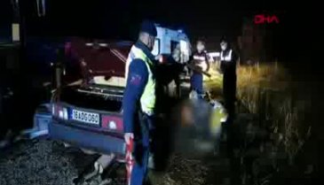 Bursa'da ikiye bölünen otomobilden yola fırlayarak can verdiler
