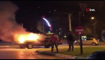 Bursa'da alevli gece! 3 araç yandı