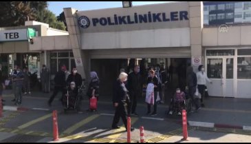Genç kız, derslerine yardımcı olduğu çocukla enkazdan kurtarılmasını anlattı