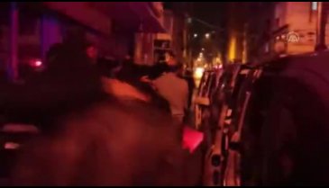 Bursa'da uyuşturucu tacirlerini yakalayan polislere mahalleliden alkışlı teşekkür