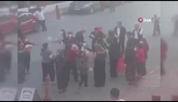 Antalya'da yasağa rağmen seyir terasında gençler, sokak düğününde davetliler coştu
