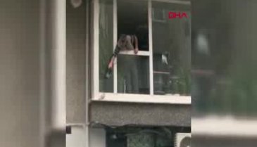 Soğuktan titreyen kumruya saç kurutma makinasıyla müdahale
