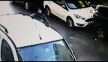 Sokak ortasında sebepsiz yere bıçaklandı