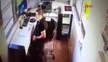Kargo paketi kapısına çıkartılmayan kadın olay çıkardı