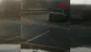 Bursa'da otomobil sürücüsünün, kamyonet ile takip mesafesini sıfıra indirdiği anlar kamerada