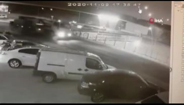 Korkunç kaza! Çekici ile otomobil çarpıştıktan sonra köprüden düştü