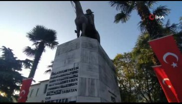 Bursa'da hayat Ata'ya saygı için durdu!