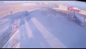 Erzurum'da kamyonet traktöre çarptı: 2 yaralı
