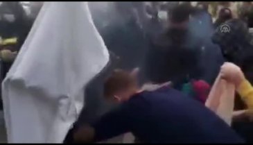 Peşmerge yakınları ABD'nin verdiği yardımları yaktı