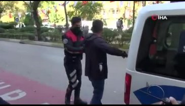 Maske takmayı reddeden şahıs polise direnince gözaltına alındı