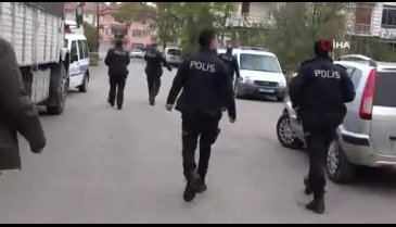 Kendisinden ayrılmak isteyen kadını 6 yerinden bıçaklayıp öldürdü
