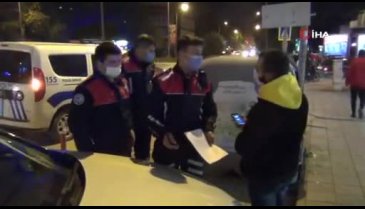 Bursa'da sivil kıyafetle denetime çıkan emniyet müdürü maskesiz ve sigara içenleri affetmedi