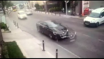 İstanbul Sarıyer'de motosiklet kazası kamerada