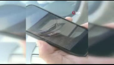 Kendi kaza yaptığı yeri çekerken başka kaza anını görüntüledi