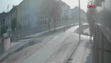Bursa'da kamyonun elektrikli bisiklete çarpma anı kamerada