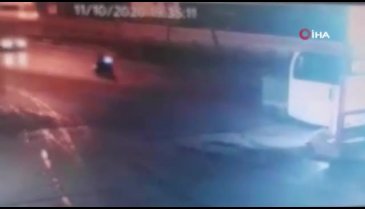 Kamyonet sürücüsünün can verdiği feci kaza kamerada