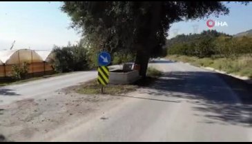 Bursa'da ana yolda giderken bir anda karşılarına mezar çıkıyor