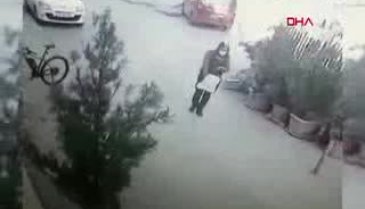 Bursa'da bisiklet hırsızlığı kamerada