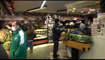 Bursa'da kısıtlamanın ilk dakikalarında polis ekiplerinden denetim