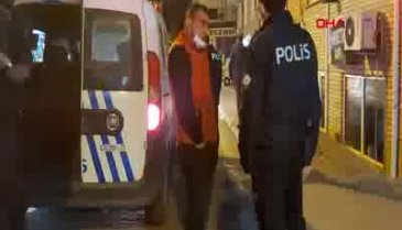 Bursa'da yasağa rağmen sokağa çıkan adam, polisleri ve gazetecileri tehdit etti