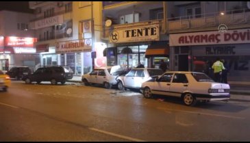 Bursa'da park halindeki 4 araca çarparak durabildi: 2 yaralı