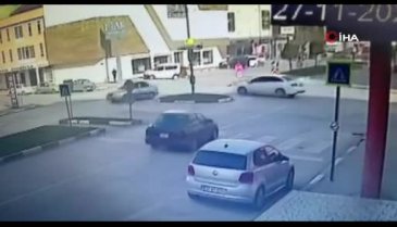 Bursa'da motosiklet ile otomobil böyle çarpıştı: 1 yaralı
