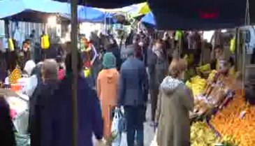 Bursa'da pazar yoğunluğu