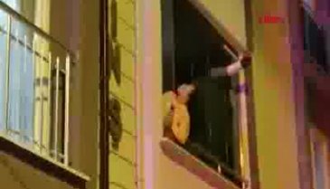 Bursa'da yangını görüp sokağa çıkan meraklı vatandaşları polis evlerine gönderdi -2