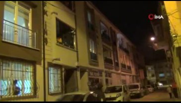 Bursa'da yangını görüp sokağa çıkan meraklı vatandaşları polis evlerine gönderdi