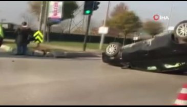 Bursa'da kavşakta virajı alamayan araç takla attı