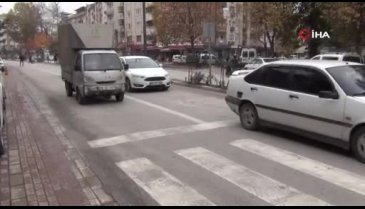 Bursa'da yayalara yol vermeyen 40 sürücüye, yaklaşık 24 bin lira ceza