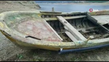 Altınkaya Barajı'nda sular çekildi, kayıklar karada kaldı