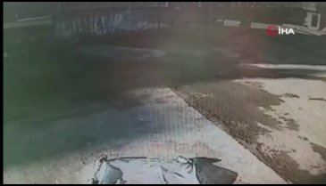 Depremde panik anları güvenlik kameralarına yansıdı