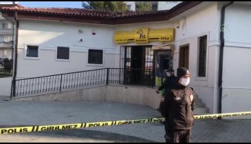 Bursa Osmangazi'de maskeli ve silahlı şahıslar PTT'yi soydu