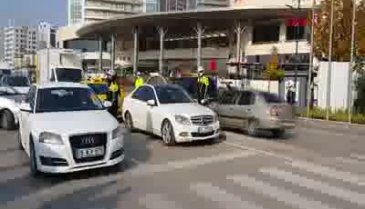 Covid-19'a yakalanan Bursa İnegöl Belediye Başkanı evinin balkonundan seslendi: Bu hastalıktan korkun