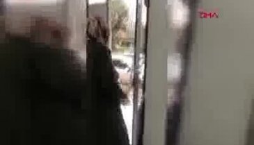 Maskesiz kadından kendisini uyaran doktora hakaret ve saldırı