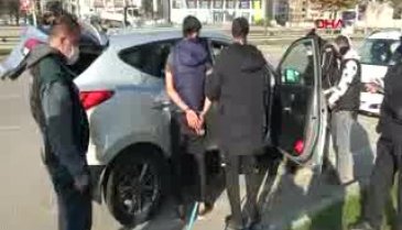 Bursa'da ablasına televizyon götürdüğünü söyleyip kısıtlamayı ihlal etti, otomobilinden uyuşturucu çıktı