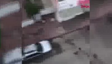 Eski kız arkadaşının evlendiğini öğrenince her yere saldırdı