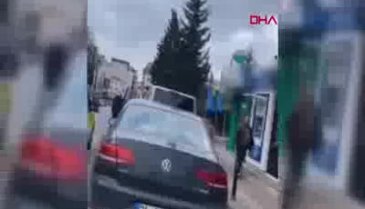 ATM'leri çekiçle parçaladı