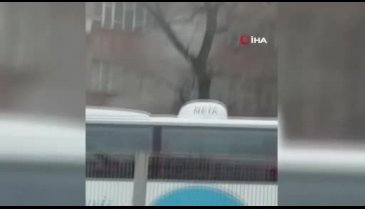 Bursa'da iş merkezinde çıkan yangında esnaf camdan çıkarak kurtulmaya çalıştı