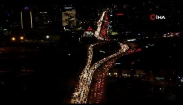 Bursa'da sokağa çıkma kısıtlaması öncesi trafikte yoğunluk yaşandı