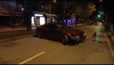 Bursa'da alkollü sürücü boş yolda bariyerlere çarptı