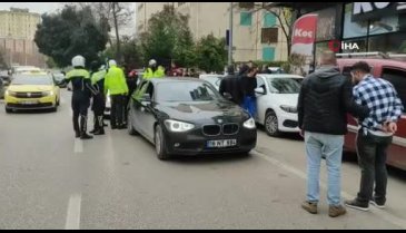 Bursa'da kovalamaca sonucu yakalanan araçta uyuşturucu kullanma aparatı bulundu