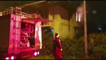 Bursa'da metruk binada yangın