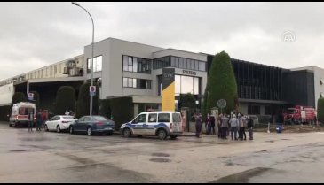Bursa'da fabrikada yangın: İki işçi dumandan etkilendi