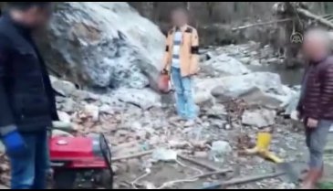 Bursa Kestel'de kaçak kazı yapan üç kişi suçüstü yakalandı
