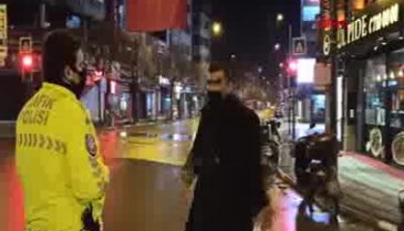 Bursa polisi evsiz olduğunu öğrenince ceza yazmadı