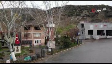 Bursa'da köy meydanındaki camisiz minare büyük ilgi çekiyor