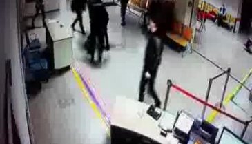 Acil servis doktoruna bıçaklı saldırı girişimi